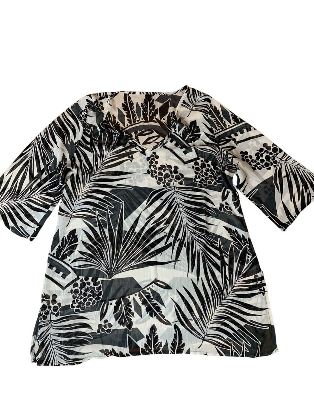 "It's in the BAG" Black and White Tropical Print V-Neck Tunic Top L/XL